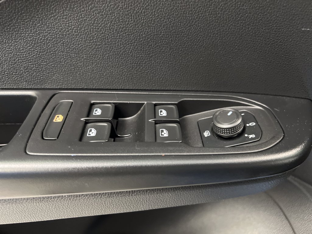 Used 2022 Volkswagen Taos SEL w/ Panoramic Sunroof Package AWD/4WD image 15