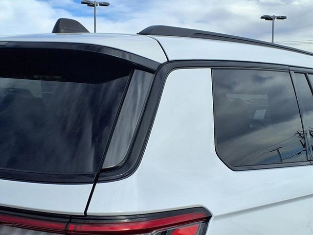 Used 2023 Jeep Grand Cherokee L Laredo image 27