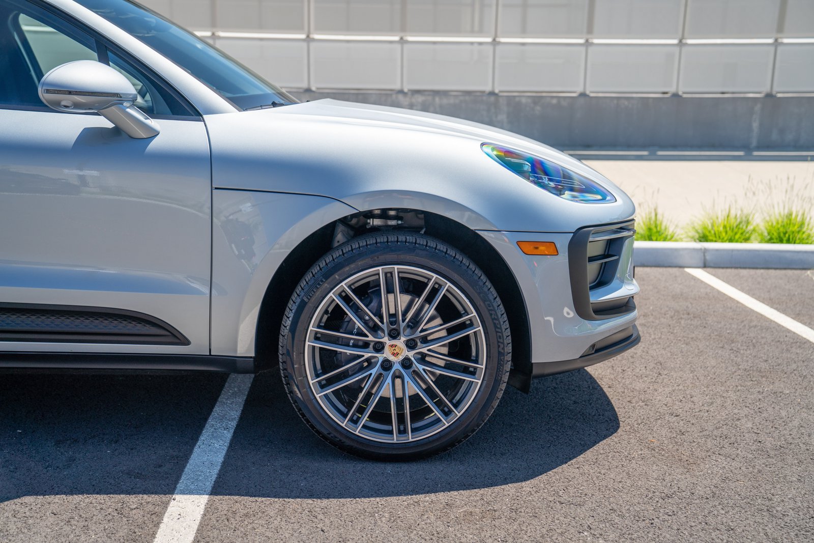 Certified 2026 Porsche Macan AWD/4WD image 9