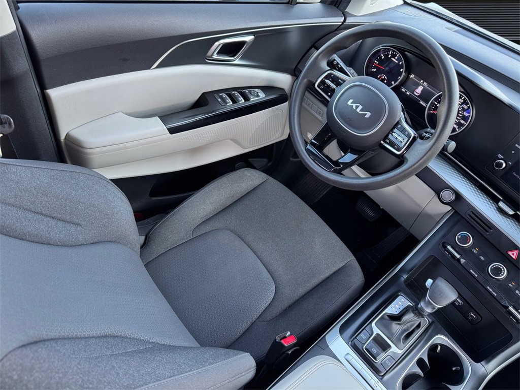 Used 2022 Kia Carnival LX image 15