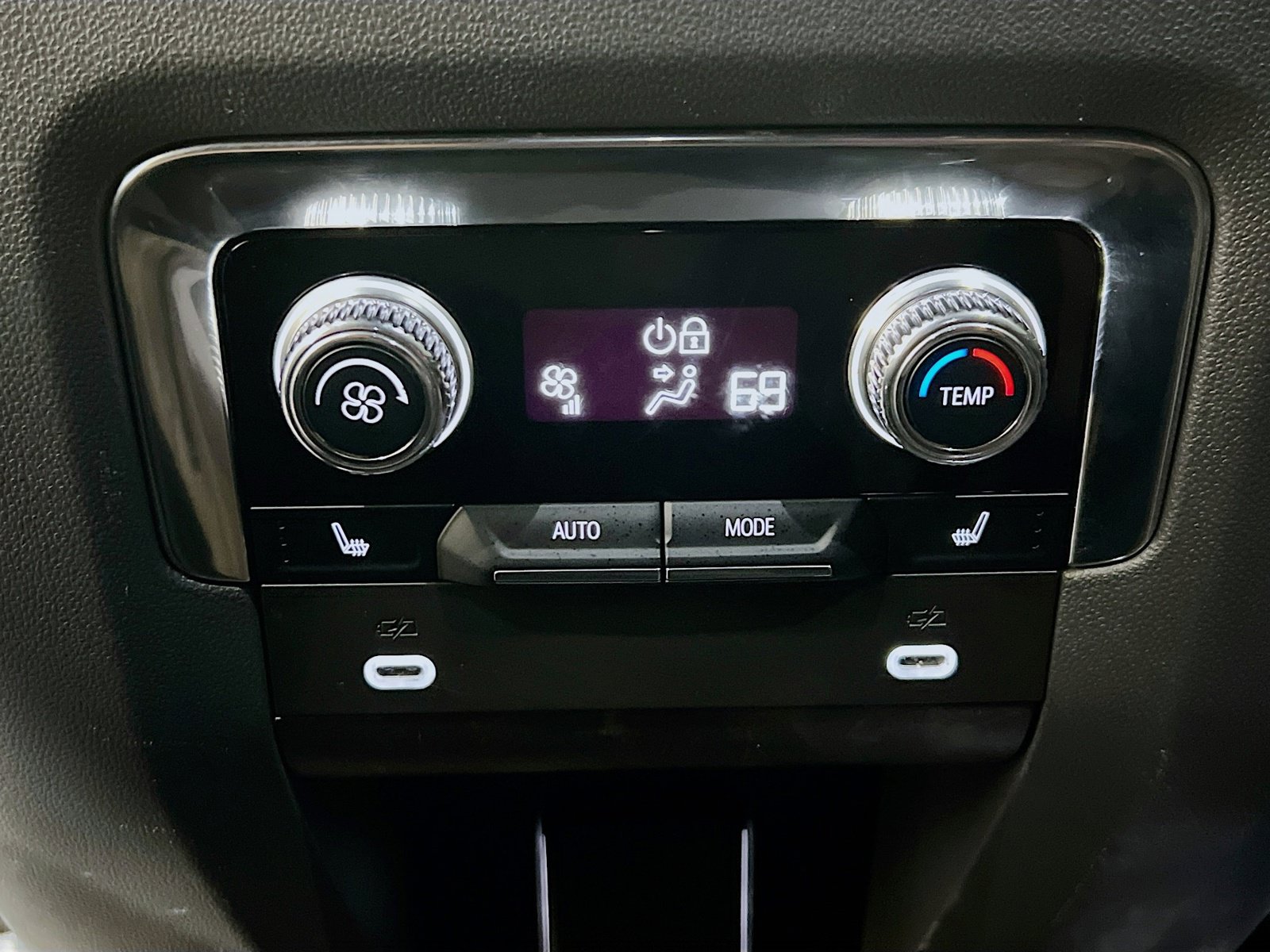 Used 2022 GMC Yukon XL Denali w/ Denali Premium Package AWD/4WD image 20
