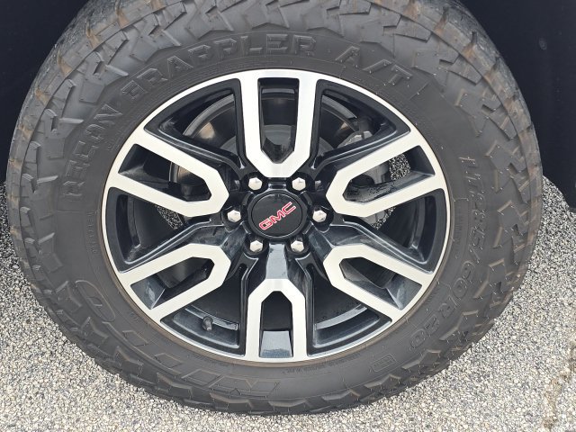 Used 2023 GMC Yukon XL AT4 w/ Technology Package AWD/4WD image 10