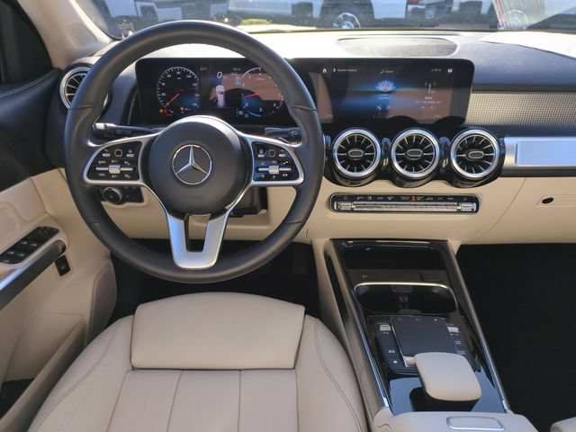 Used 2023 Mercedes-Benz GLB 250 4MATIC w/ Premium Package image 29