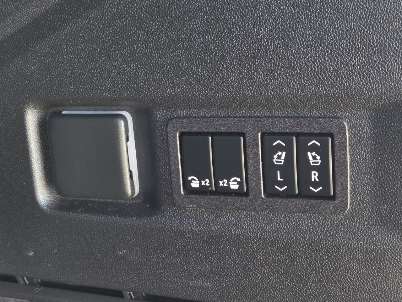 Certified 2023 GMC Yukon Denali Ultimate AWD/4WD image 11