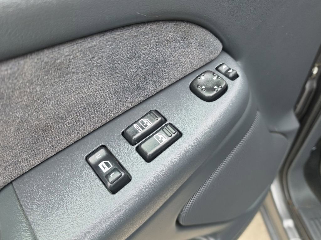 Used 2002 Chevrolet Silverado 2500 LS w/ Electrical Convenience Pkg AWD/4WD image 6