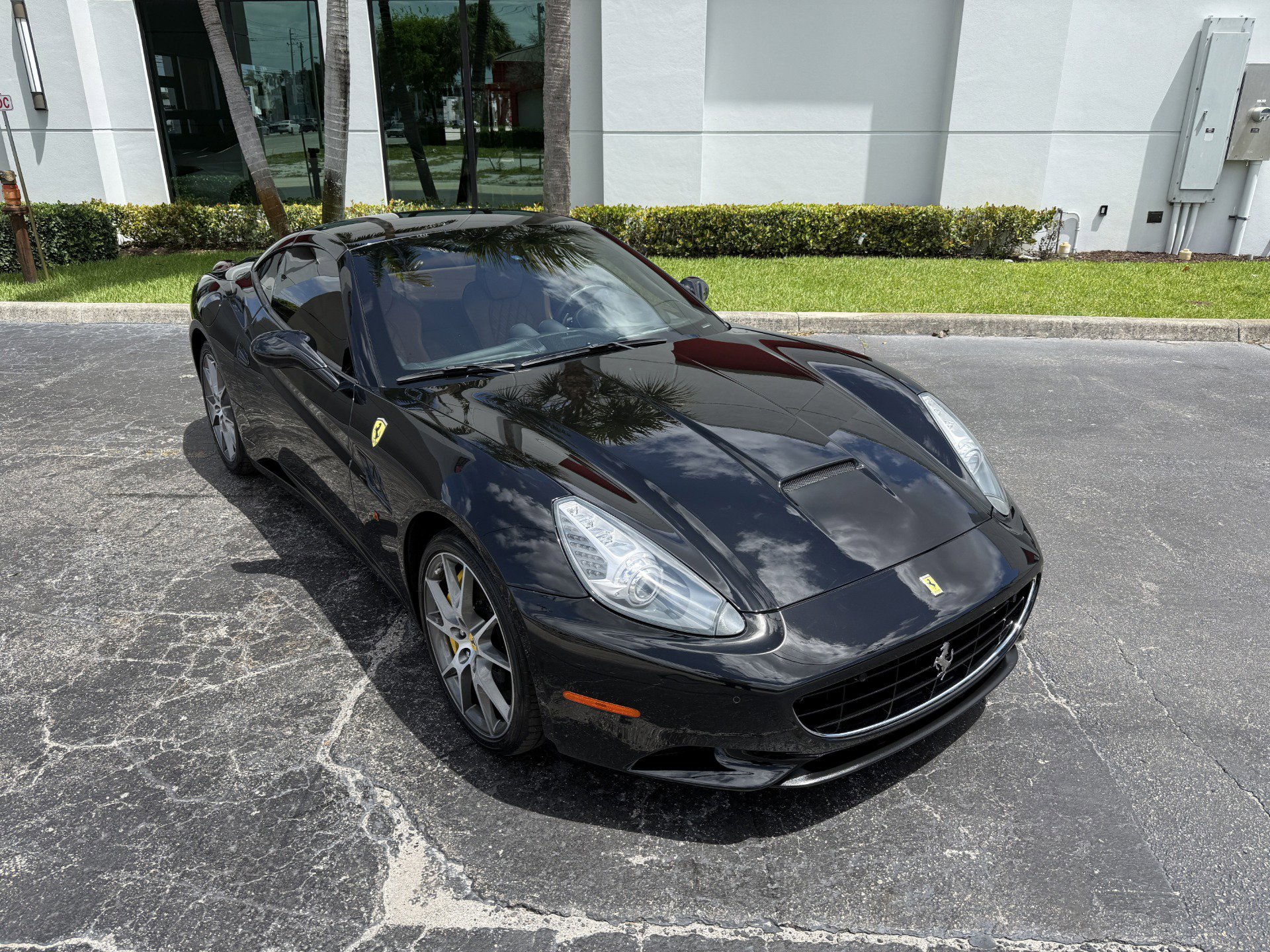 Used 2012 Ferrari California image 23