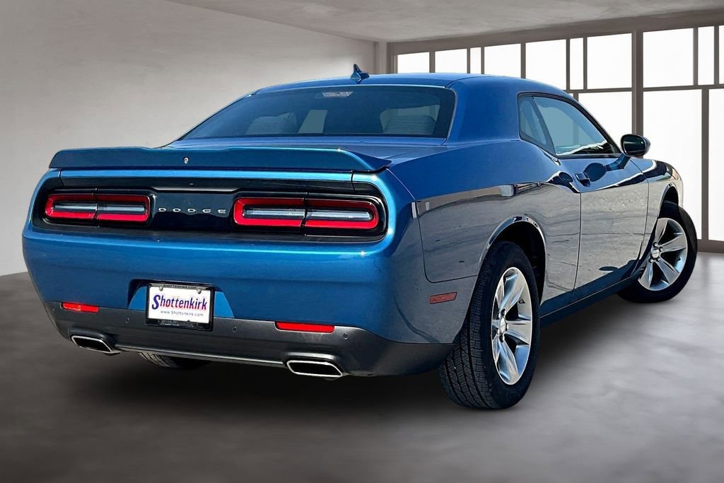 Used 2022 Dodge Challenger SXT w/ Driver Convenience Group image 6