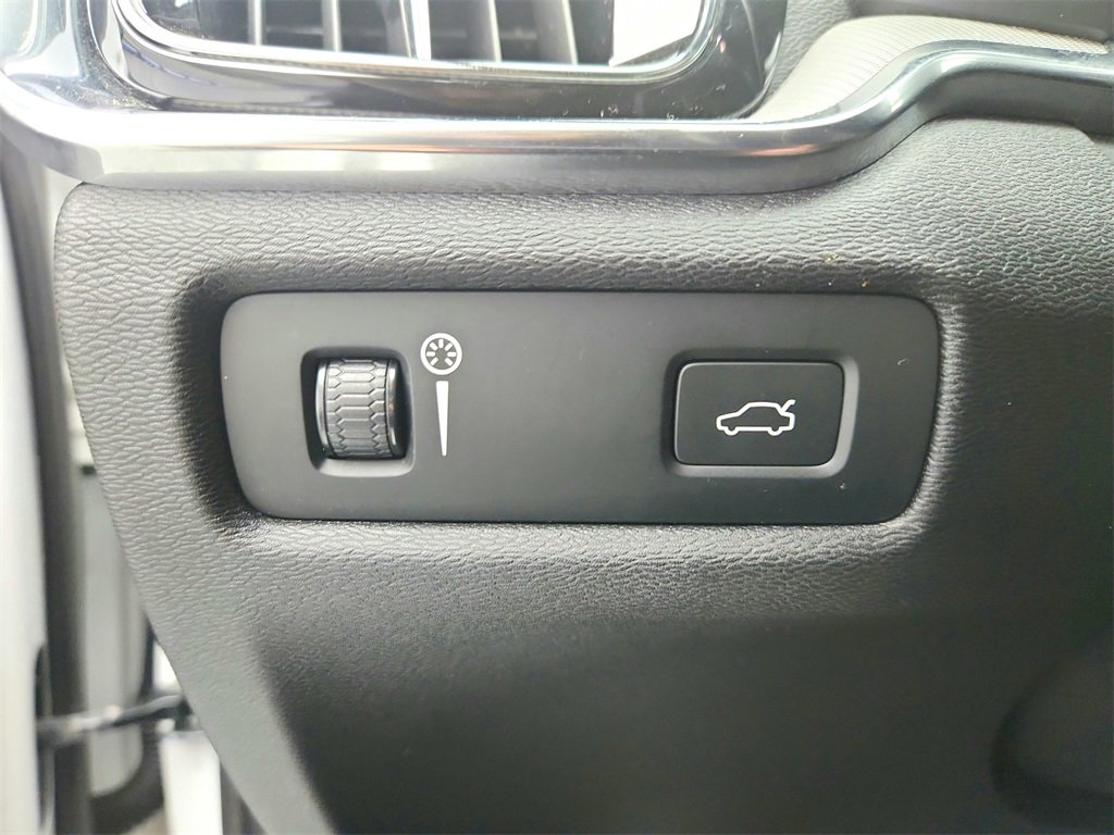 Used 2019 Volvo S60 T6 R-Design image 37