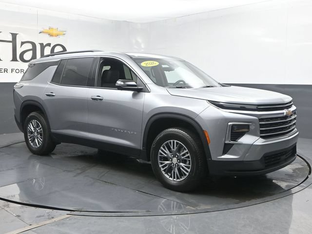 Used 2026 Chevrolet Traverse LT w/ Driver Confidence Package FWD image 6