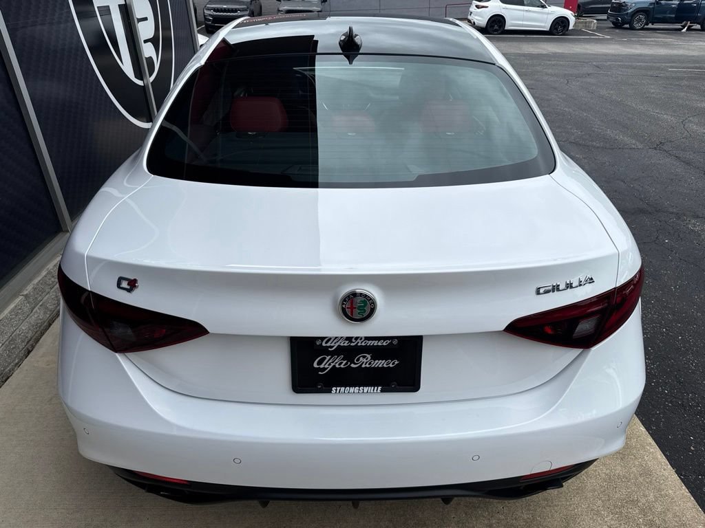 Used 2023 Alfa Romeo Giulia Veloce AWD/4WD image 11