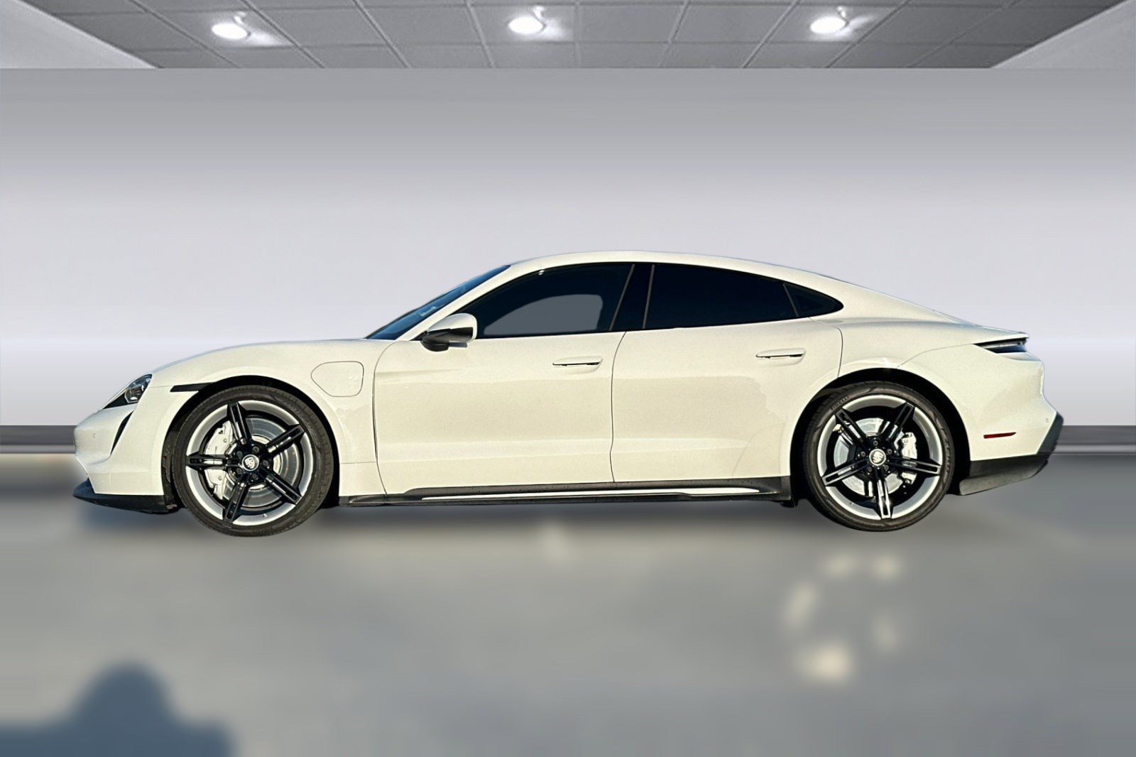 Used 2022 Porsche Taycan 4S image 2