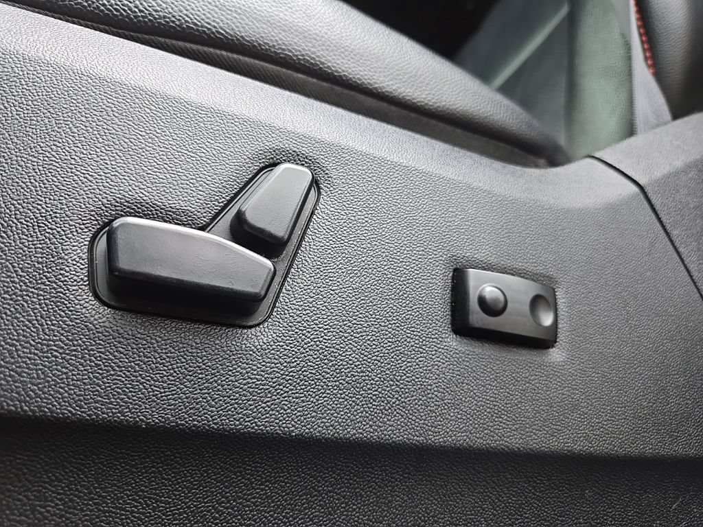 Used 2015 Dodge Grand Caravan R/T w/ Driver Convenience Group FWD image 25