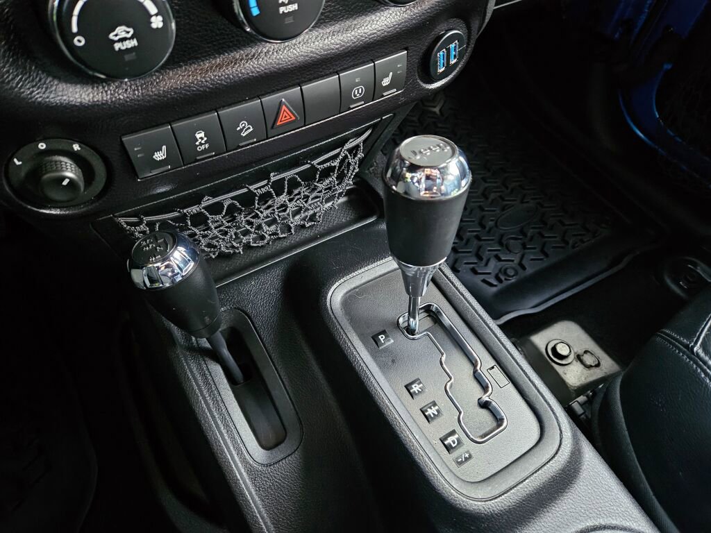 Used 2015 Jeep Wrangler Unlimited Sahara image 24