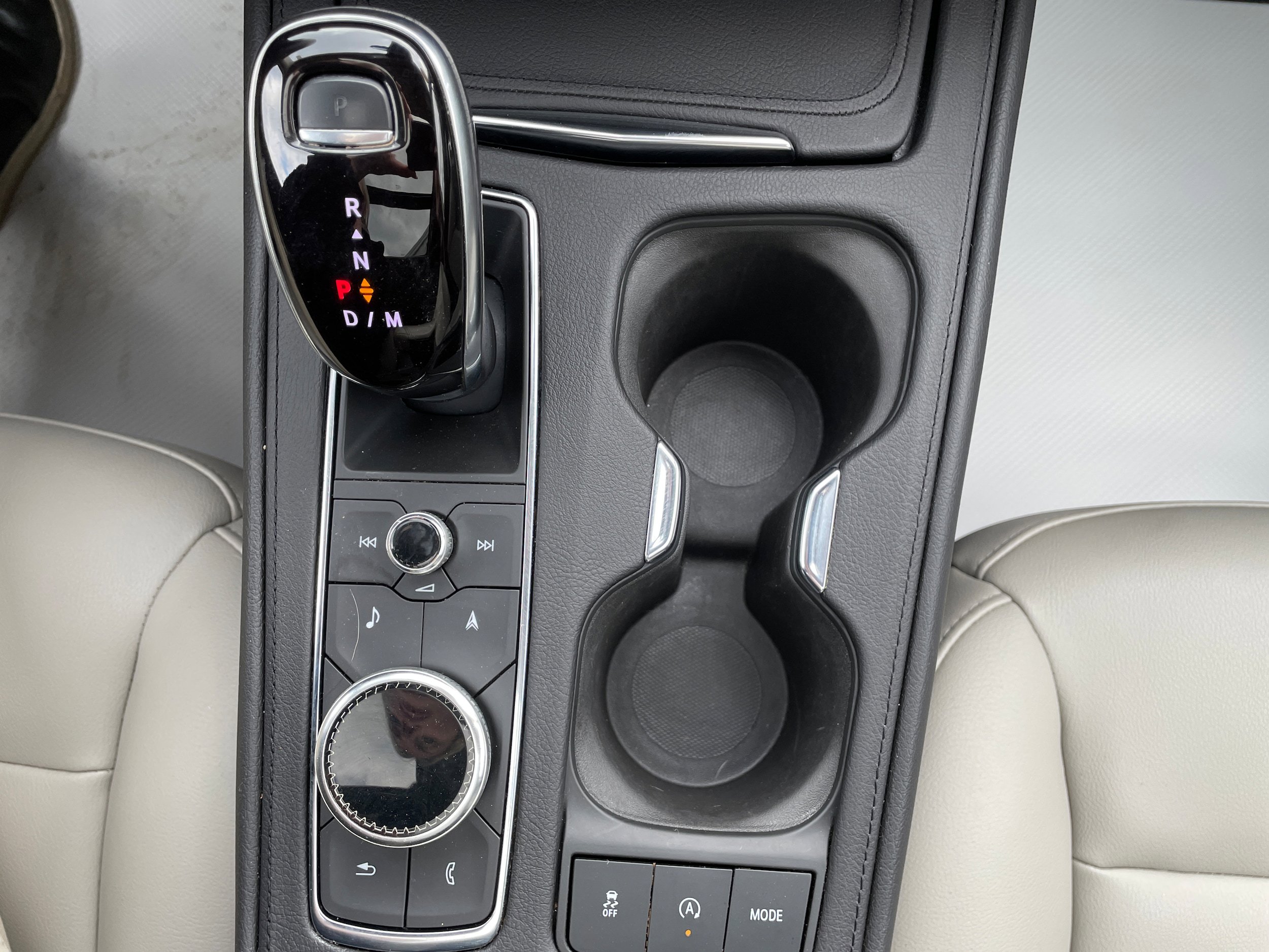 Used 2022 Cadillac XT4 Luxury w/ Cold Weather Package image 22