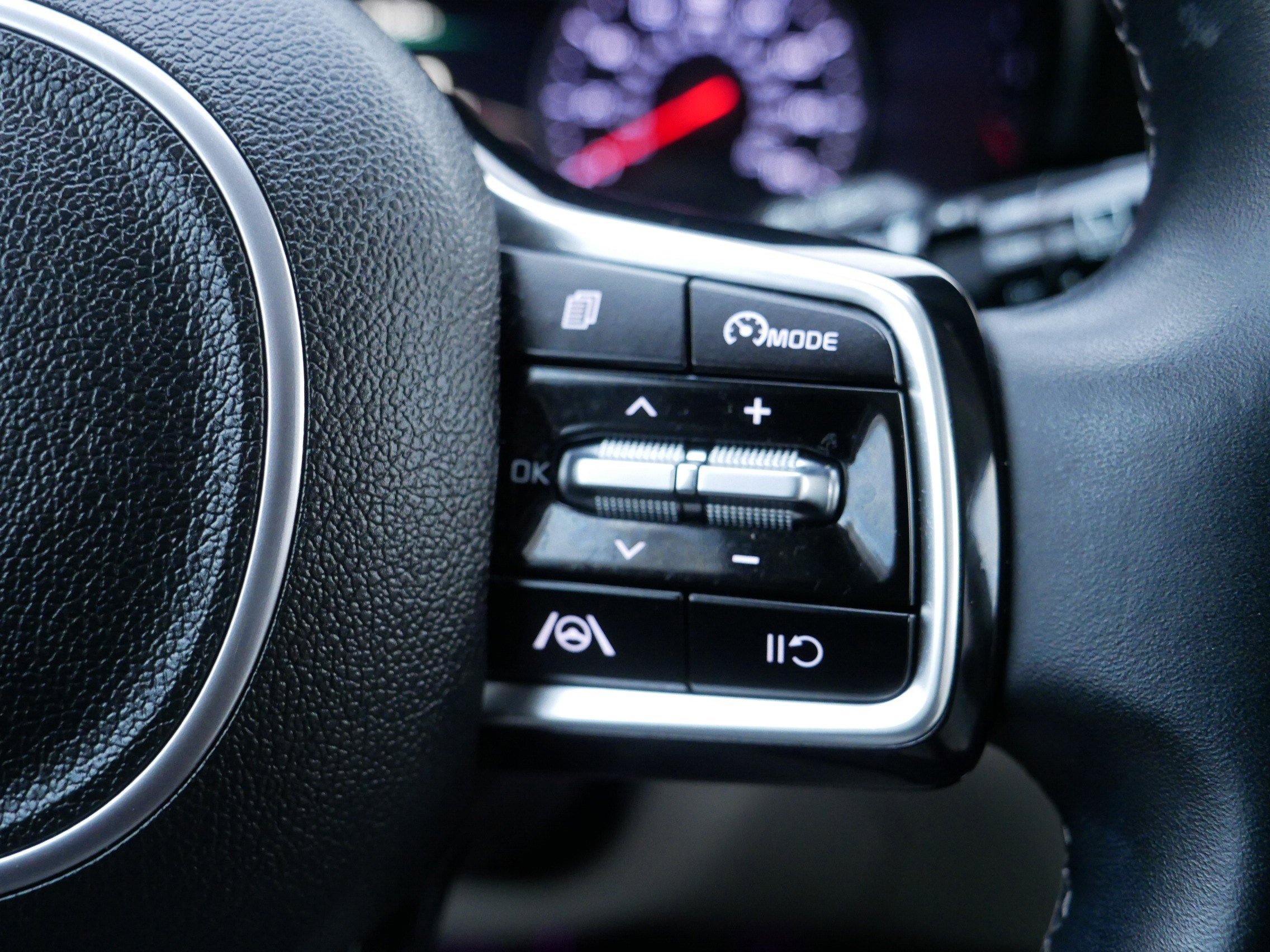 Certified 2022 Kia Sorento S w/ Panoramic Sunroof Package image 29