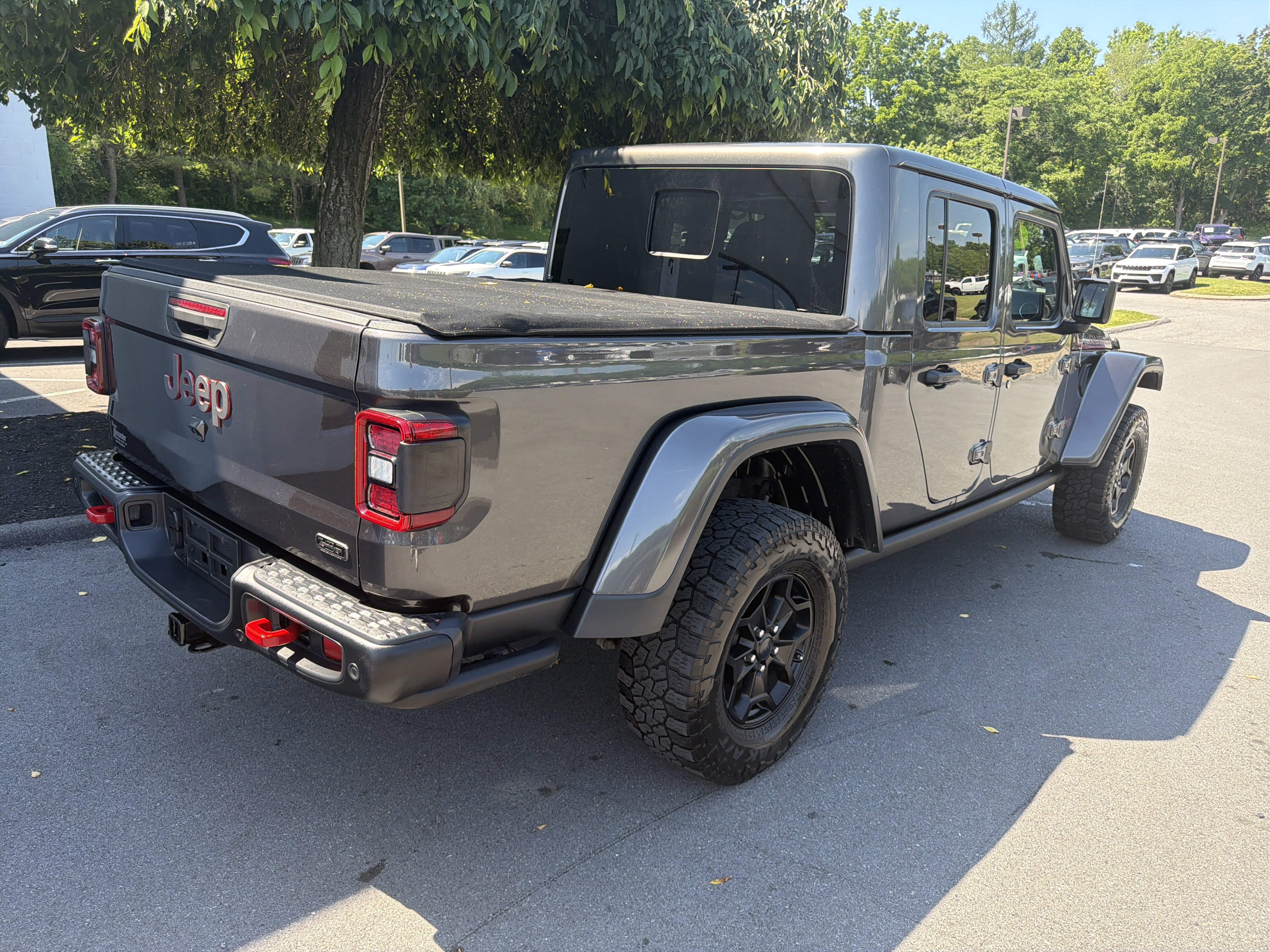 Used 2020 Jeep Gladiator Rubicon w/ Advanced Safety Group AWD/4WD video 3