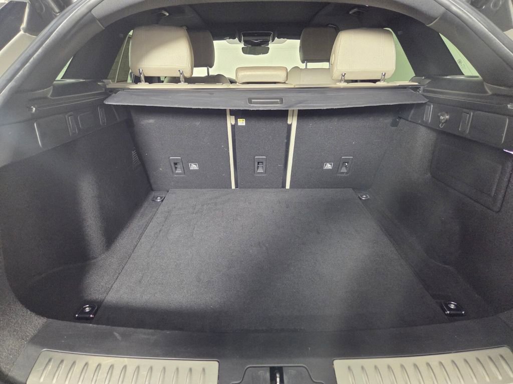 Used 2018 Land Rover Range Rover Velar R-Dynamic SE image 28