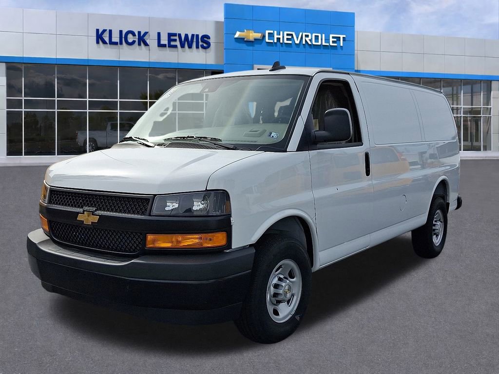 New 2025 Chevrolet Express 3500 w/ Driver Convenience Package video 3