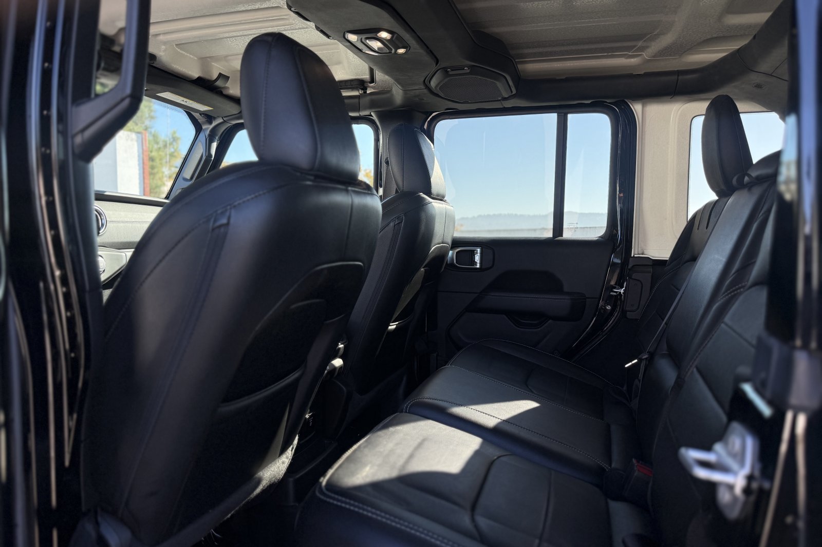 Used 2022 Jeep Wrangler Unlimited Sahara AWD/4WD image 40