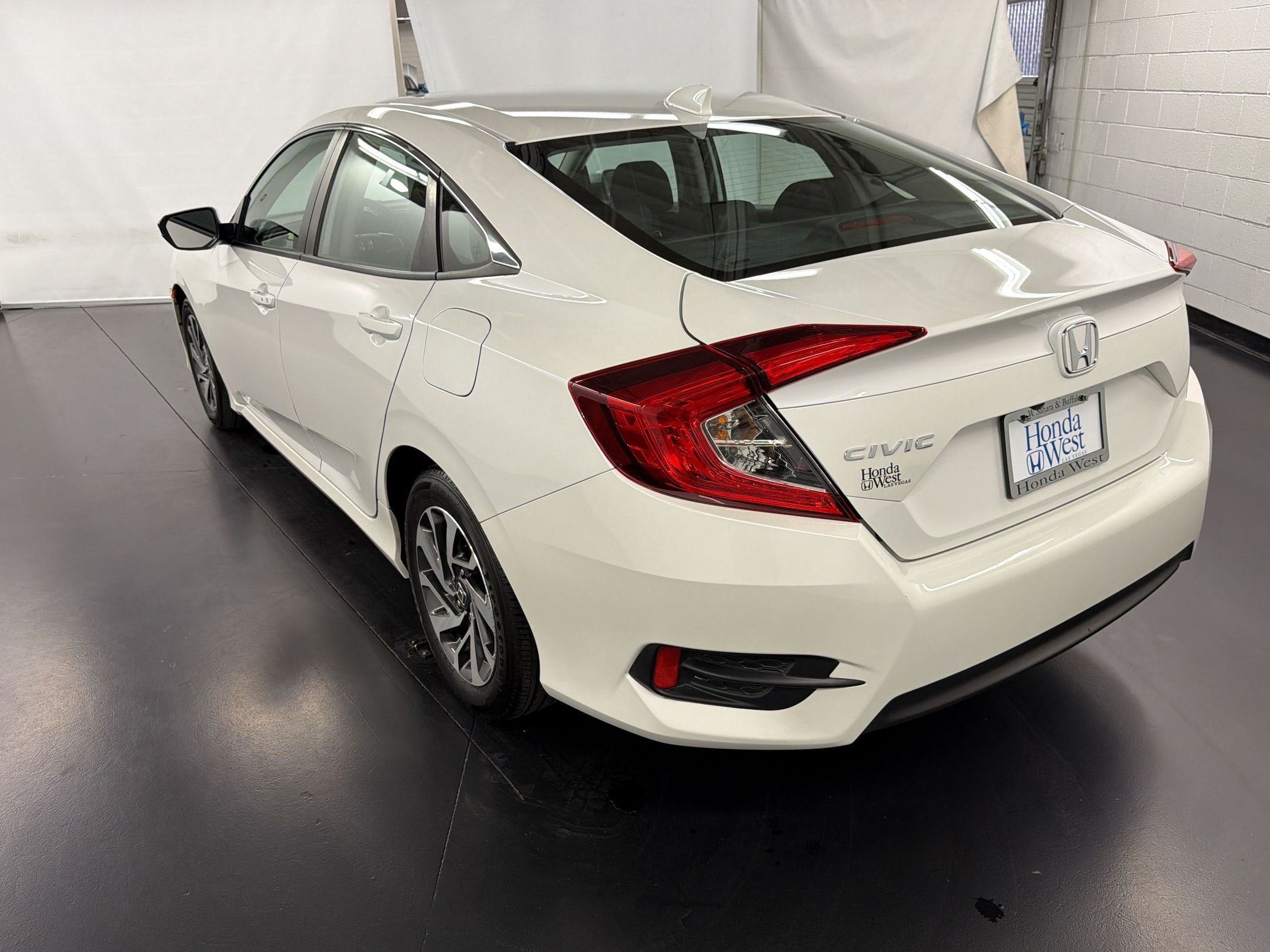 Certified 2018 Honda Civic EX image 3