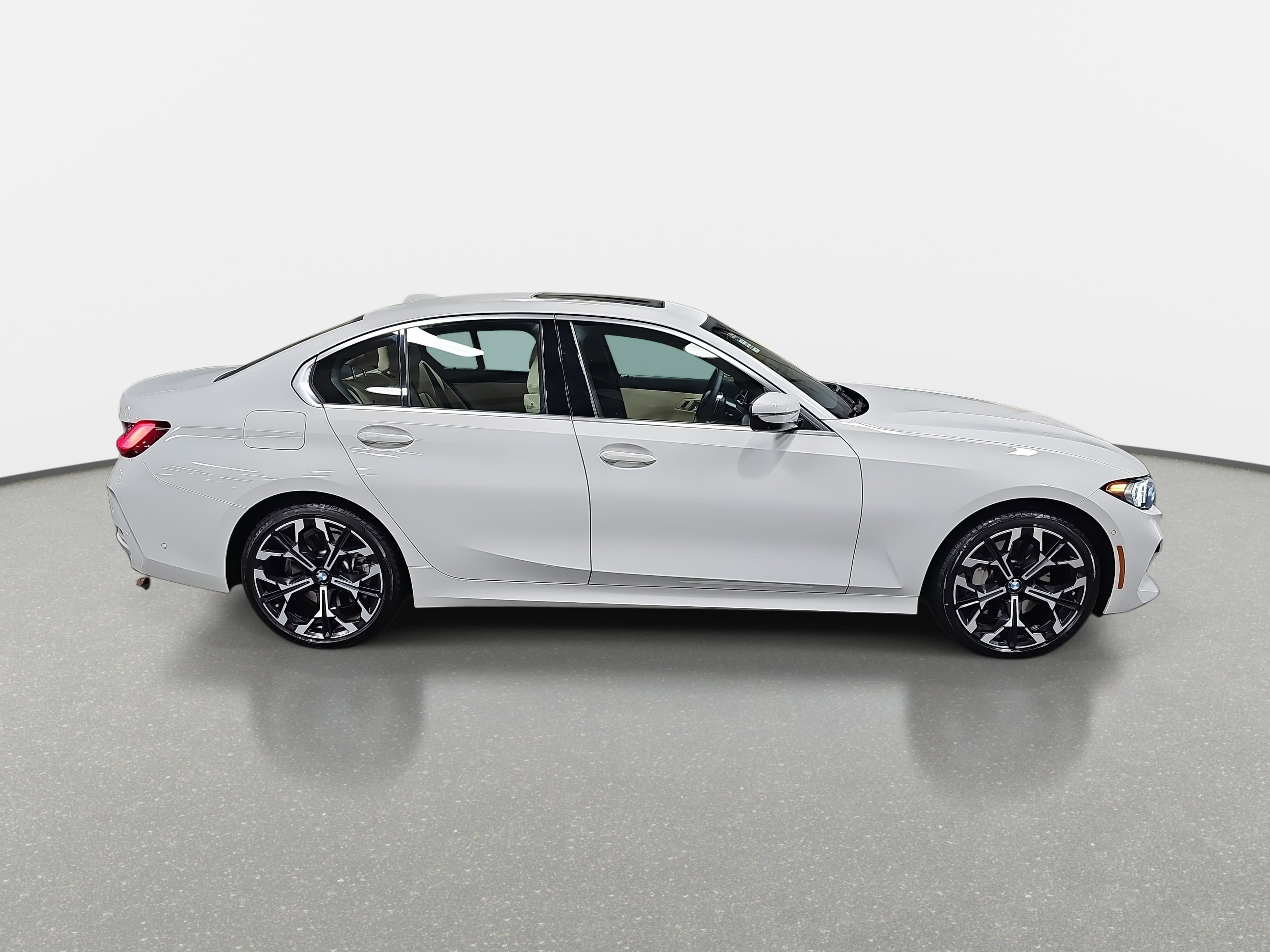 Certified 2025 BMW 330i Sedan w/ Premium Package image 4