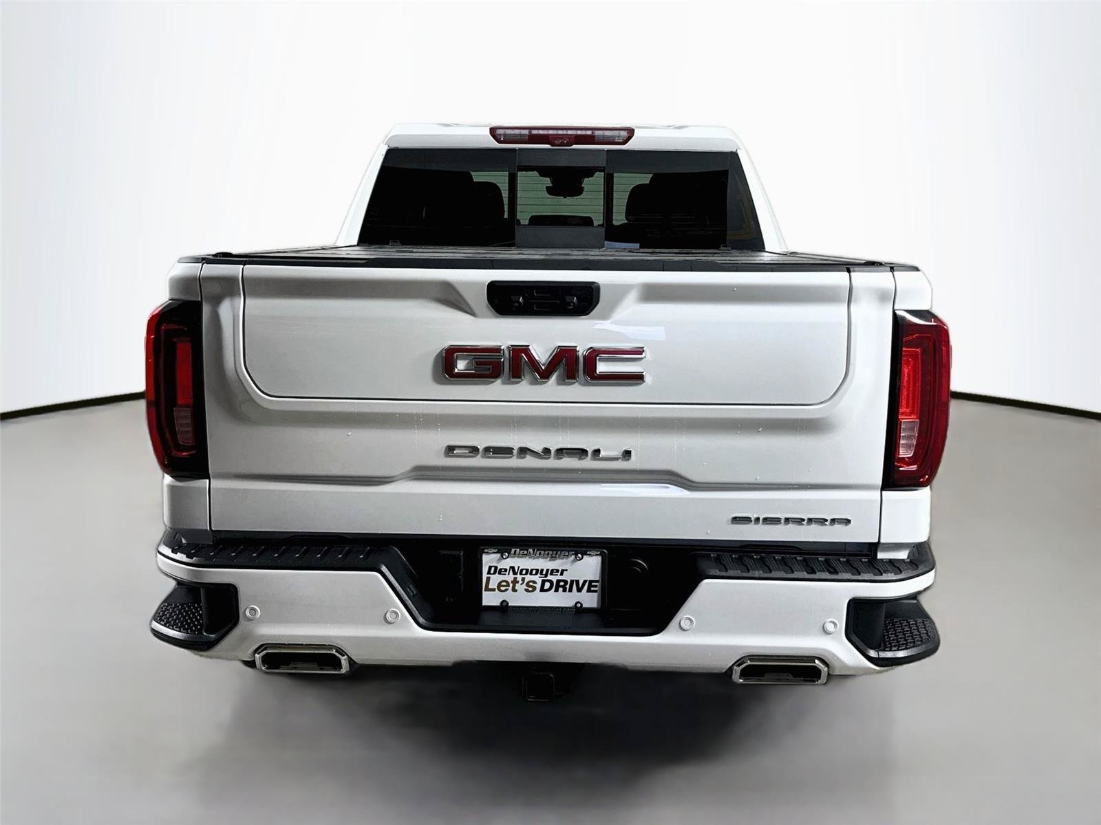 Used 2024 GMC Sierra 1500 Denali w/ Denali Reserve Package AWD/4WD image 8