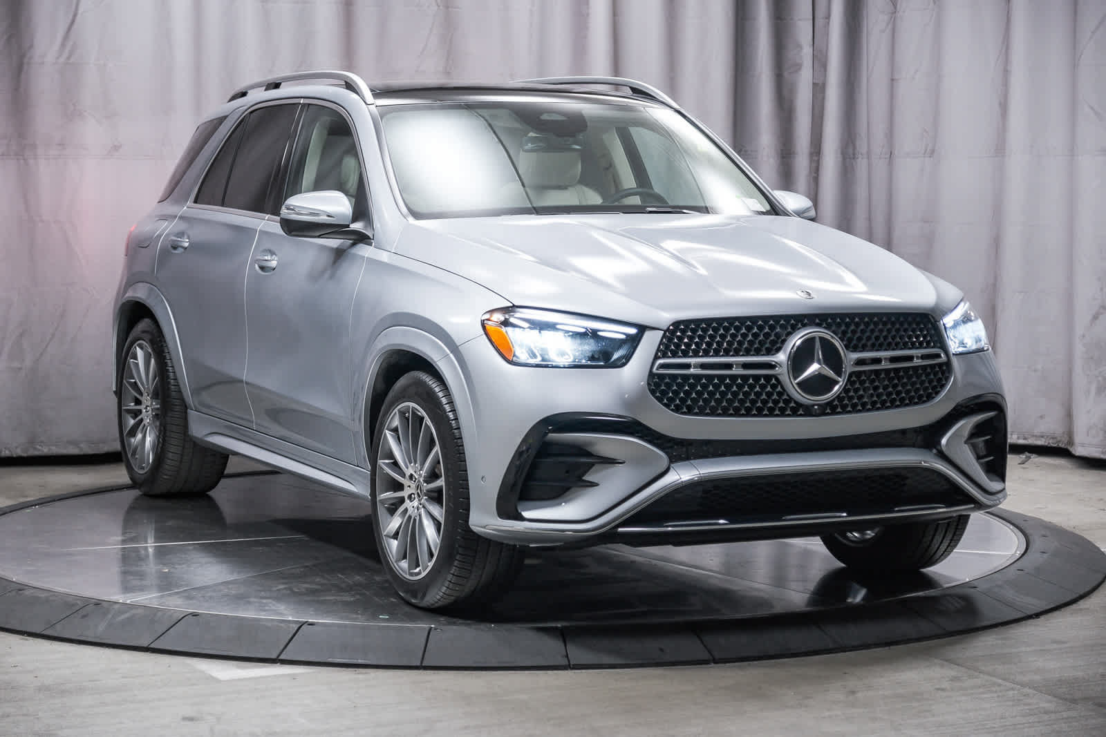 Used 2026 Mercedes-Benz GLE 350 4MATIC w/ AMG Line Exterior image 5