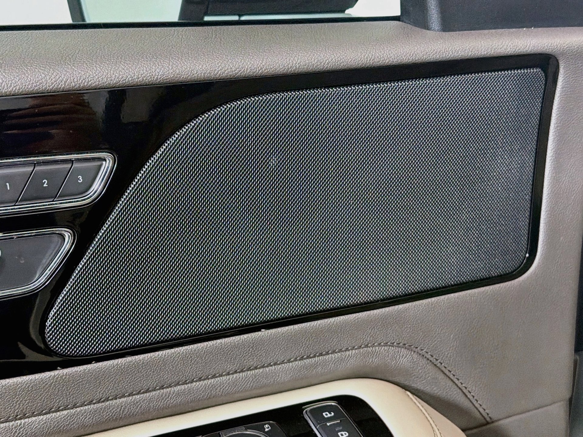 Used 2023 Lincoln Aviator 2WD w/ Premium Package image 24