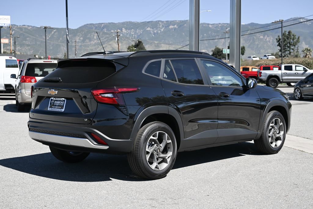 New 2026 Chevrolet Trax LT w/ Sunroof Package FWD image 4