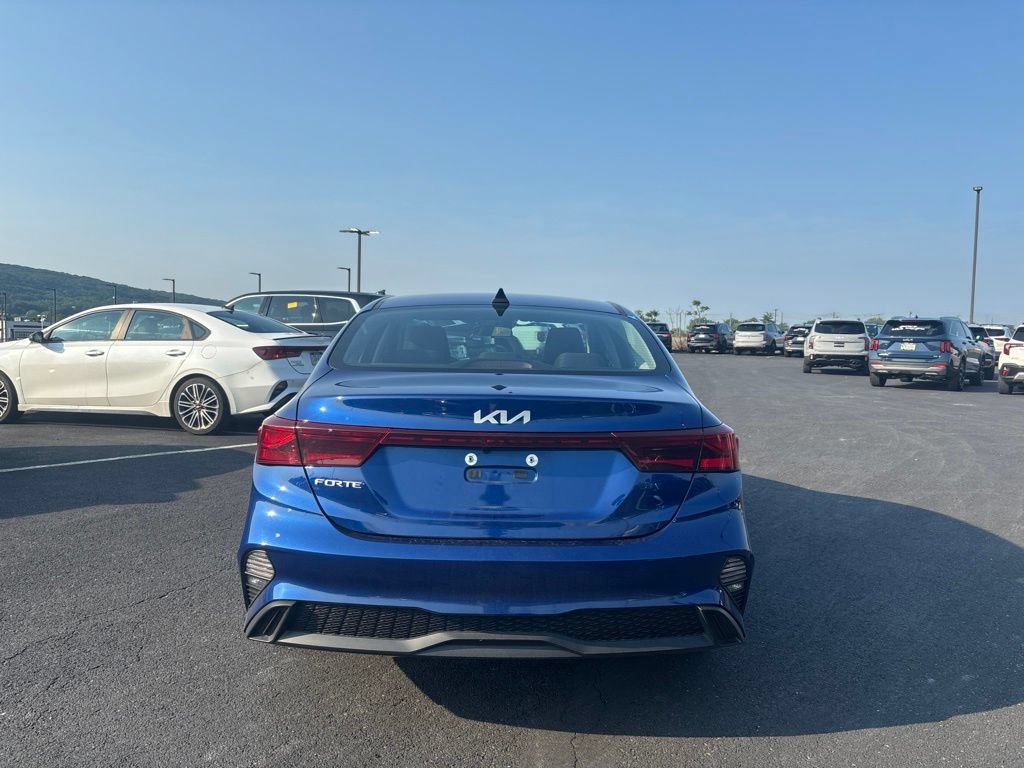 Certified 2022 Kia Forte LXS FWD image 4
