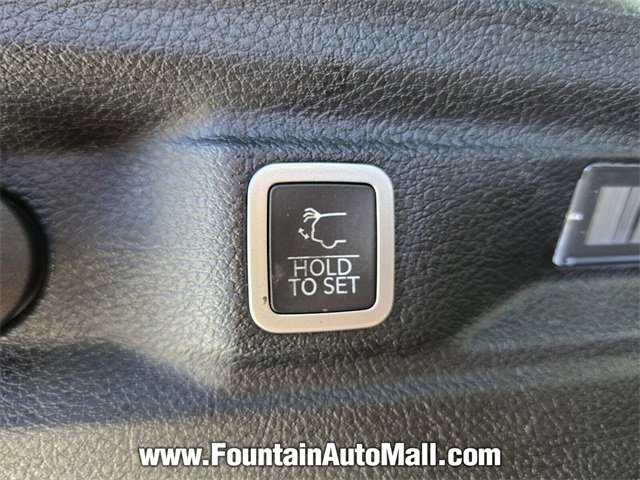 Used 2022 Jeep Grand Cherokee L Laredo image 16