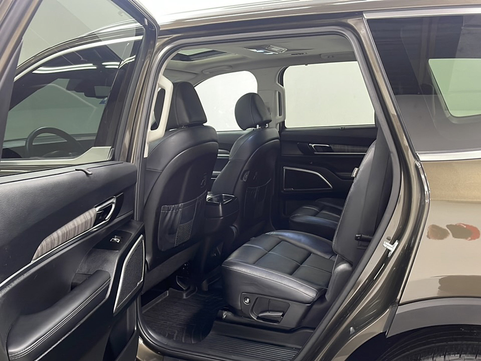 Used 2024 Kia Telluride EX w/ EX Captain's Chair Package AWD/4WD image 16