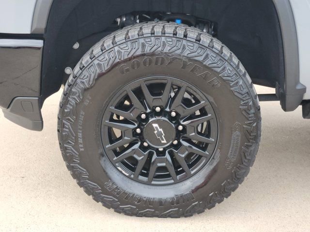Used 2025 Chevrolet Silverado 2500 ZR2 w/ Technology Package image 17