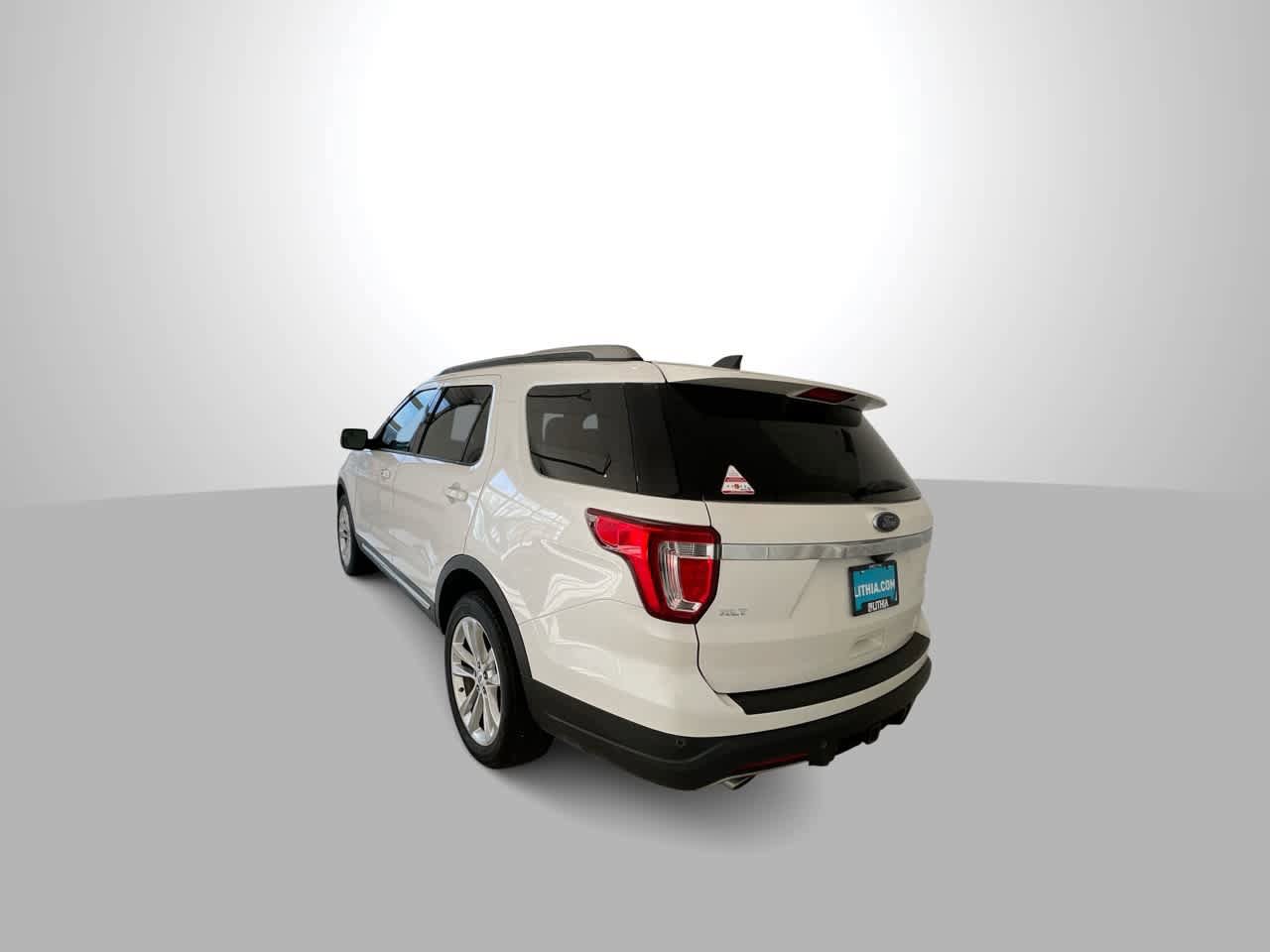 Used 2018 Ford Explorer XLT AWD/4WD image 6