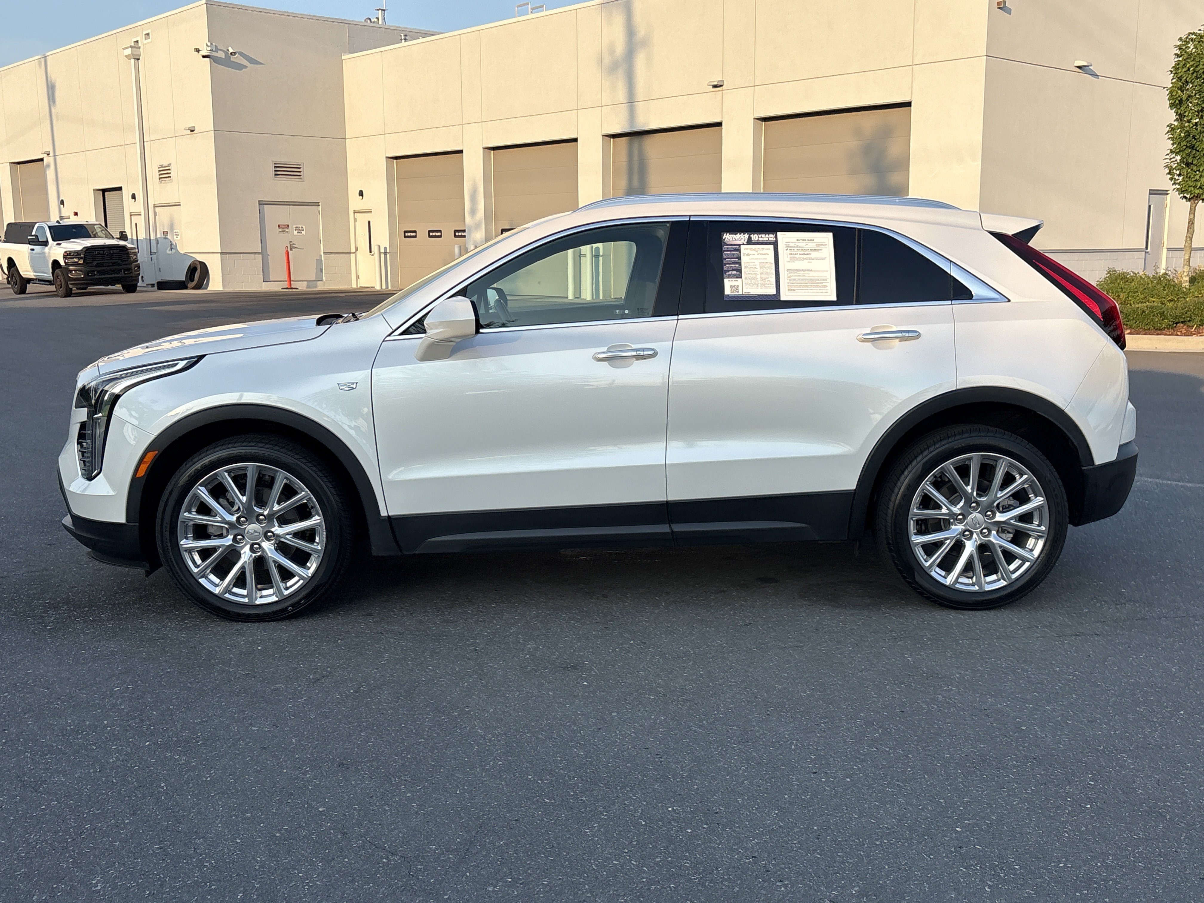 Used 2022 Cadillac XT4 Luxury w/ Cold Weather Package AWD/4WD image 6