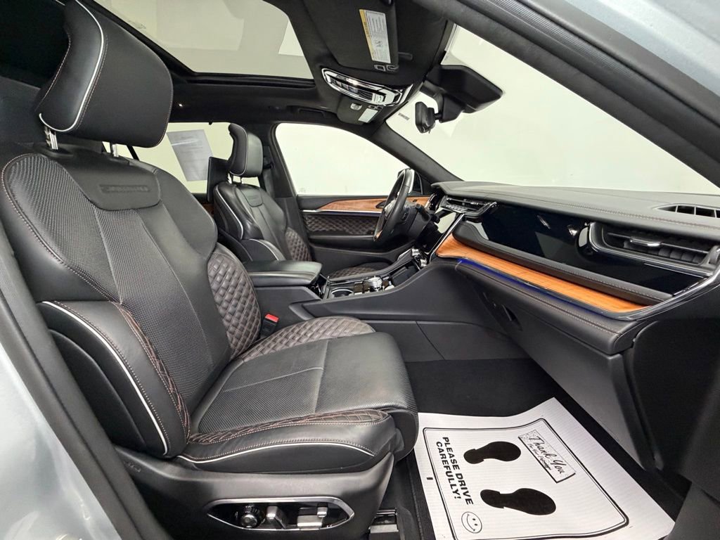 Used 2024 Jeep Grand Cherokee L Summit AWD/4WD image 12