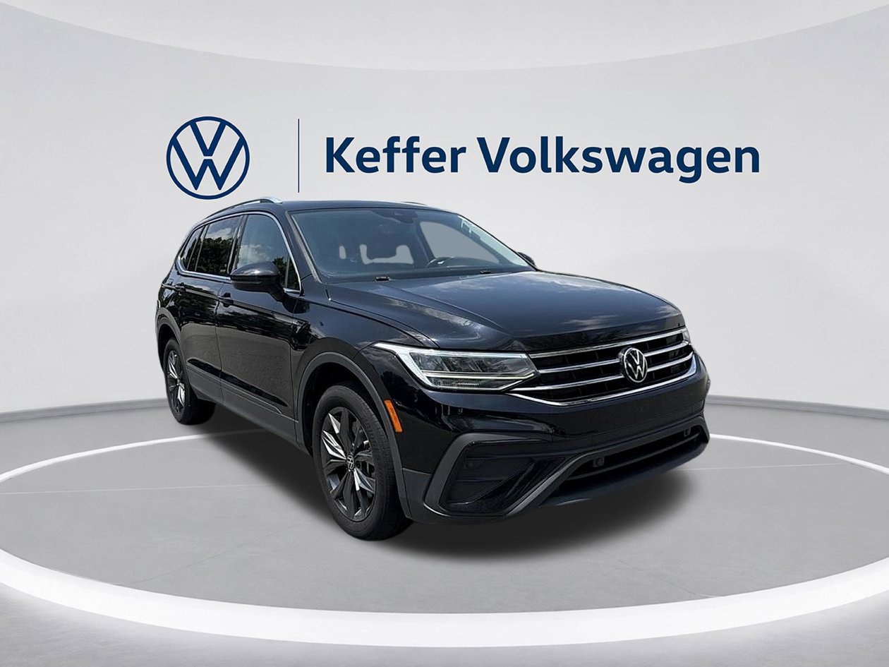 Used 2023 Volkswagen Tiguan SE w/ Panoramic Sunroof Package FWD image 7