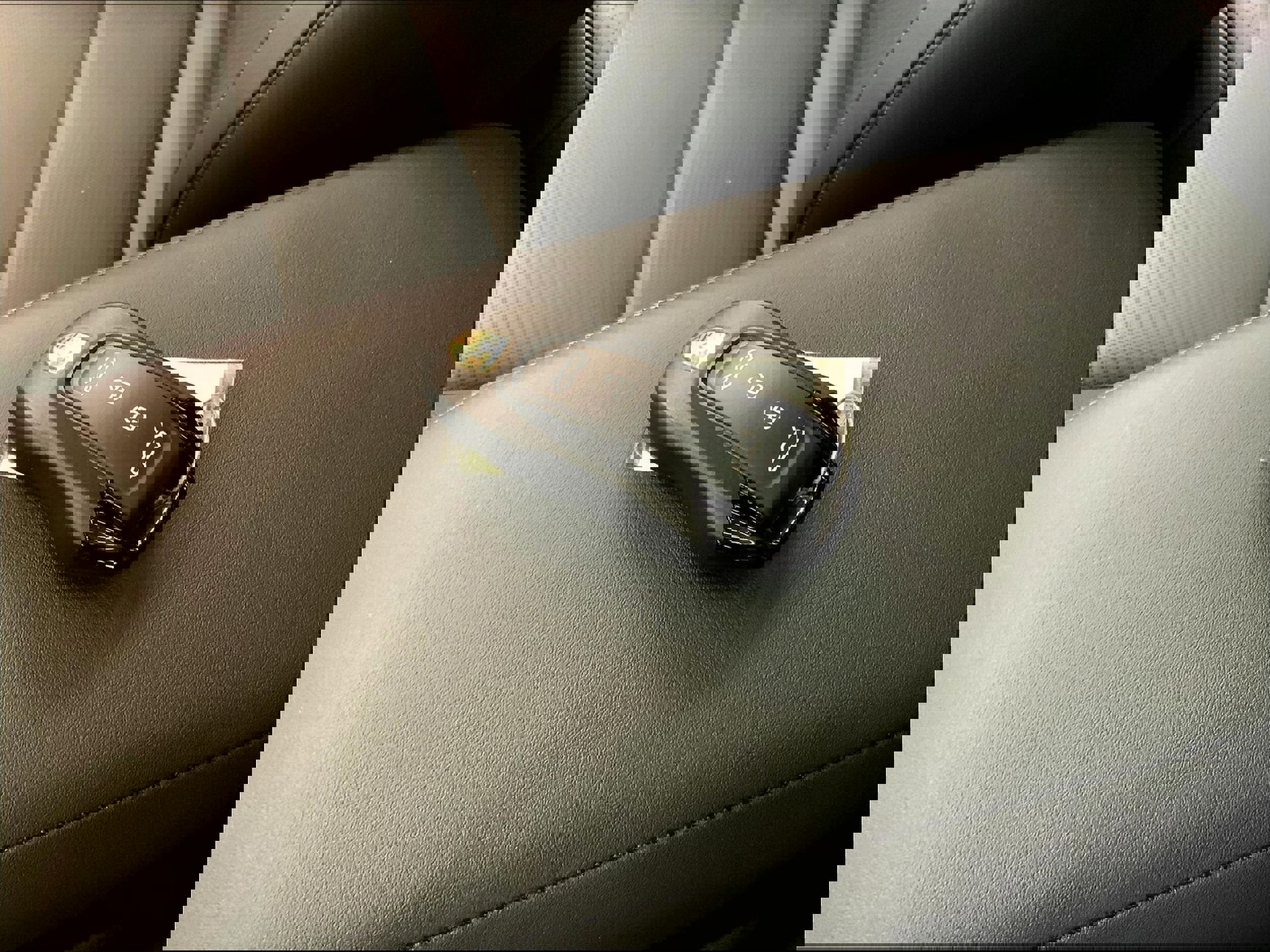 Used 2025 Porsche Macan Electric image 20