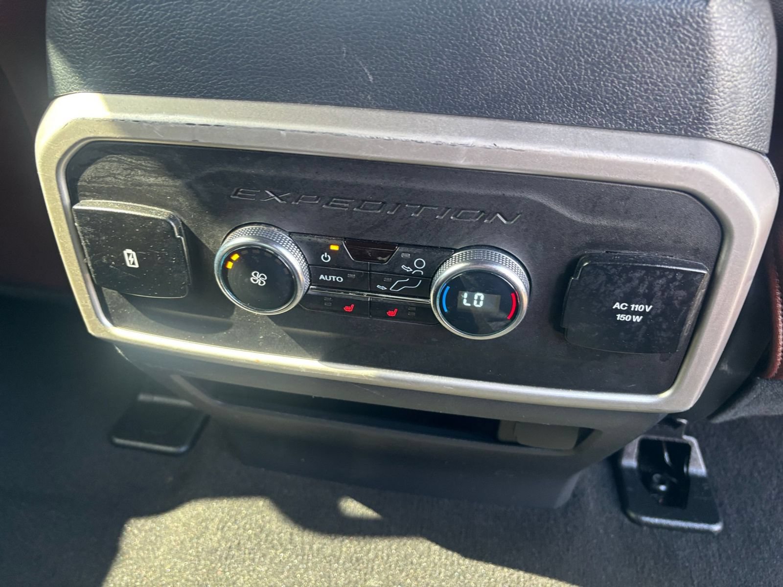 Used 2024 Ford Expedition Limited AWD/4WD image 25