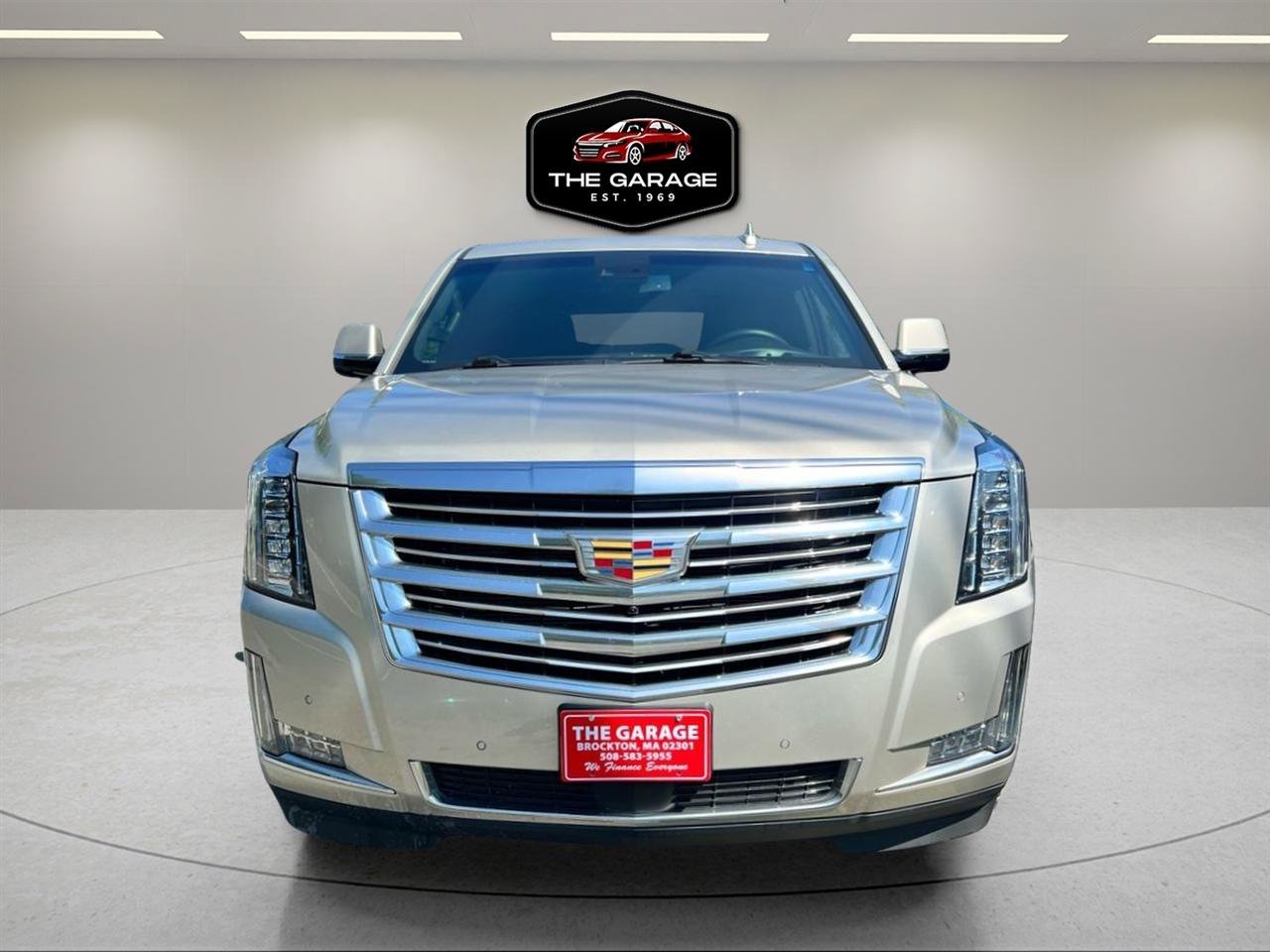 Used 2015 Cadillac Escalade Platinum AWD/4WD image 7