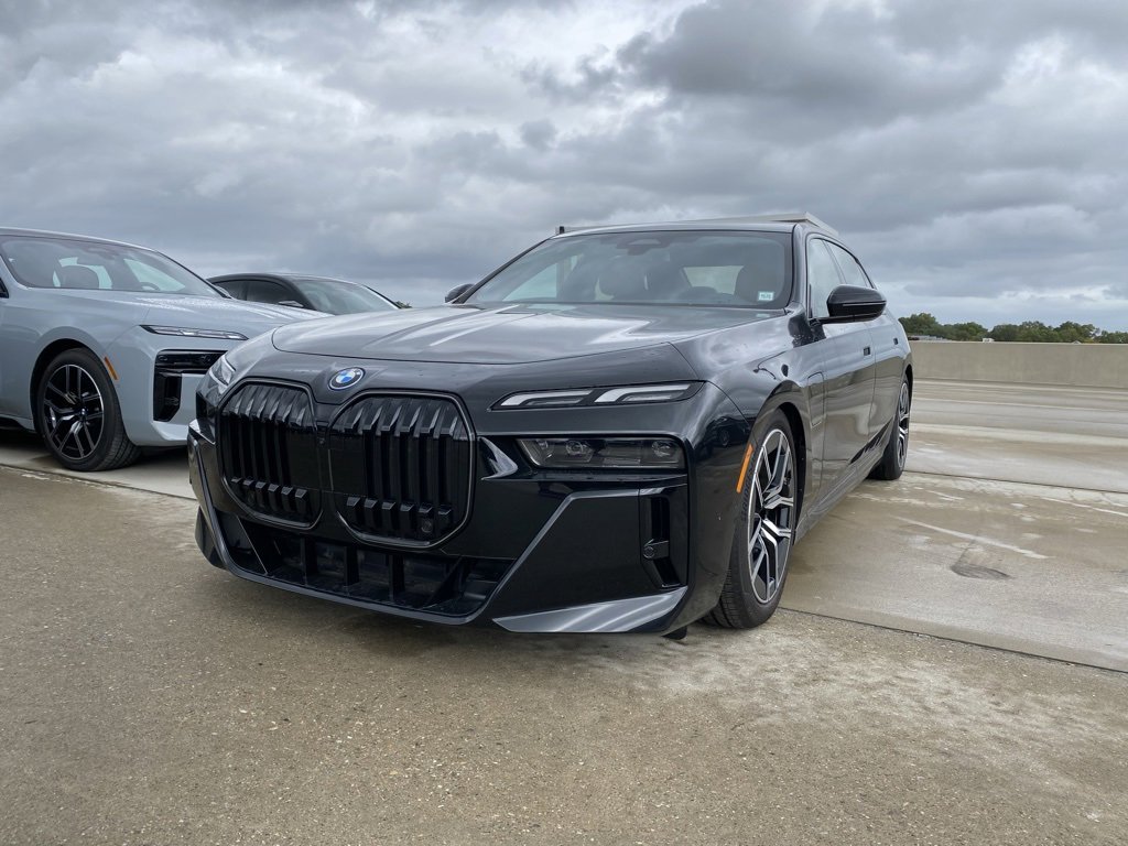 New 2025 BMW 750e xDrive w/ Premium Package