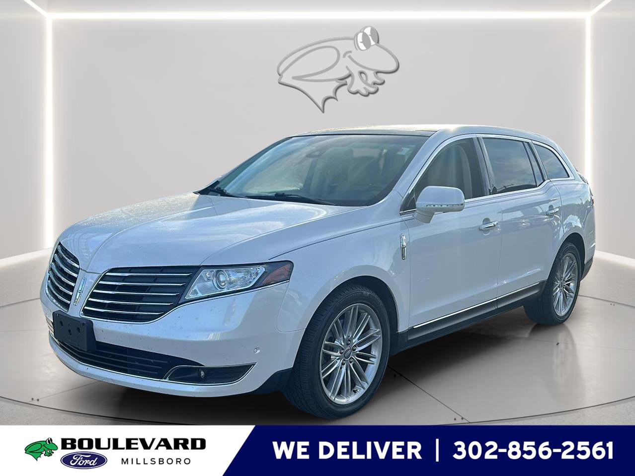 Used 2019 Lincoln MKT AWD image 1