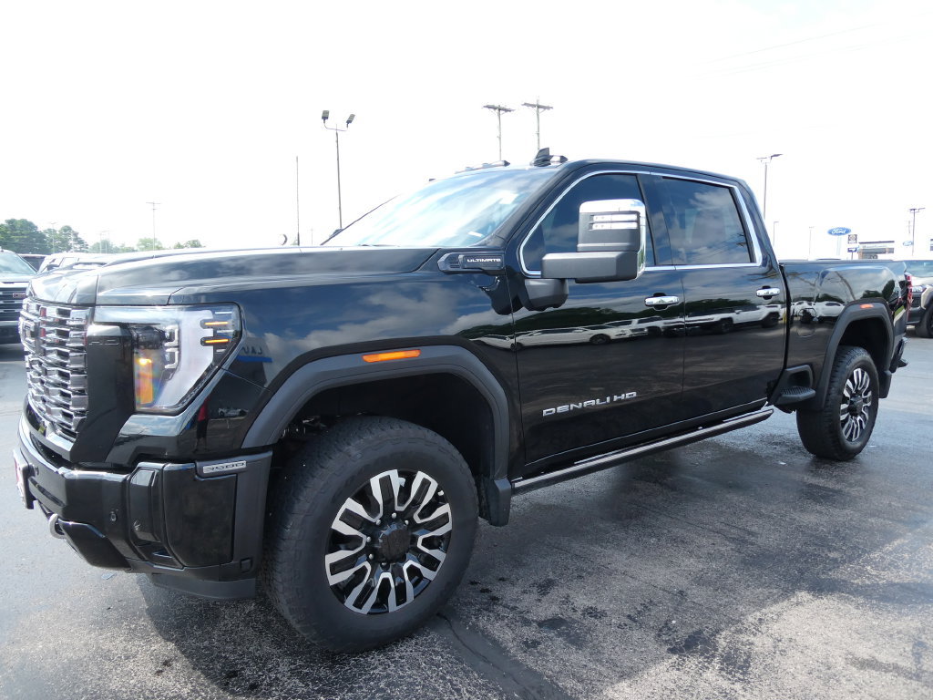 Certified 2025 GMC Sierra 3500 Denali Ultimate w/ LPO, GMC Protection Package AWD/4WD image 9