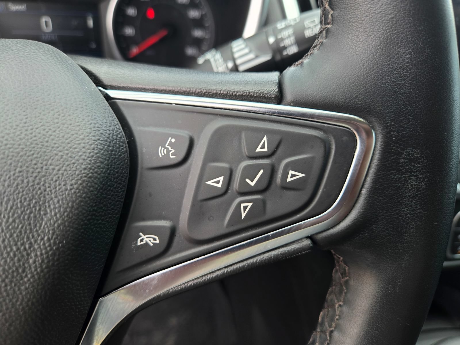 Used 2024 Chevrolet Equinox LT w/ LPO, Floor Liner Package FWD image 13