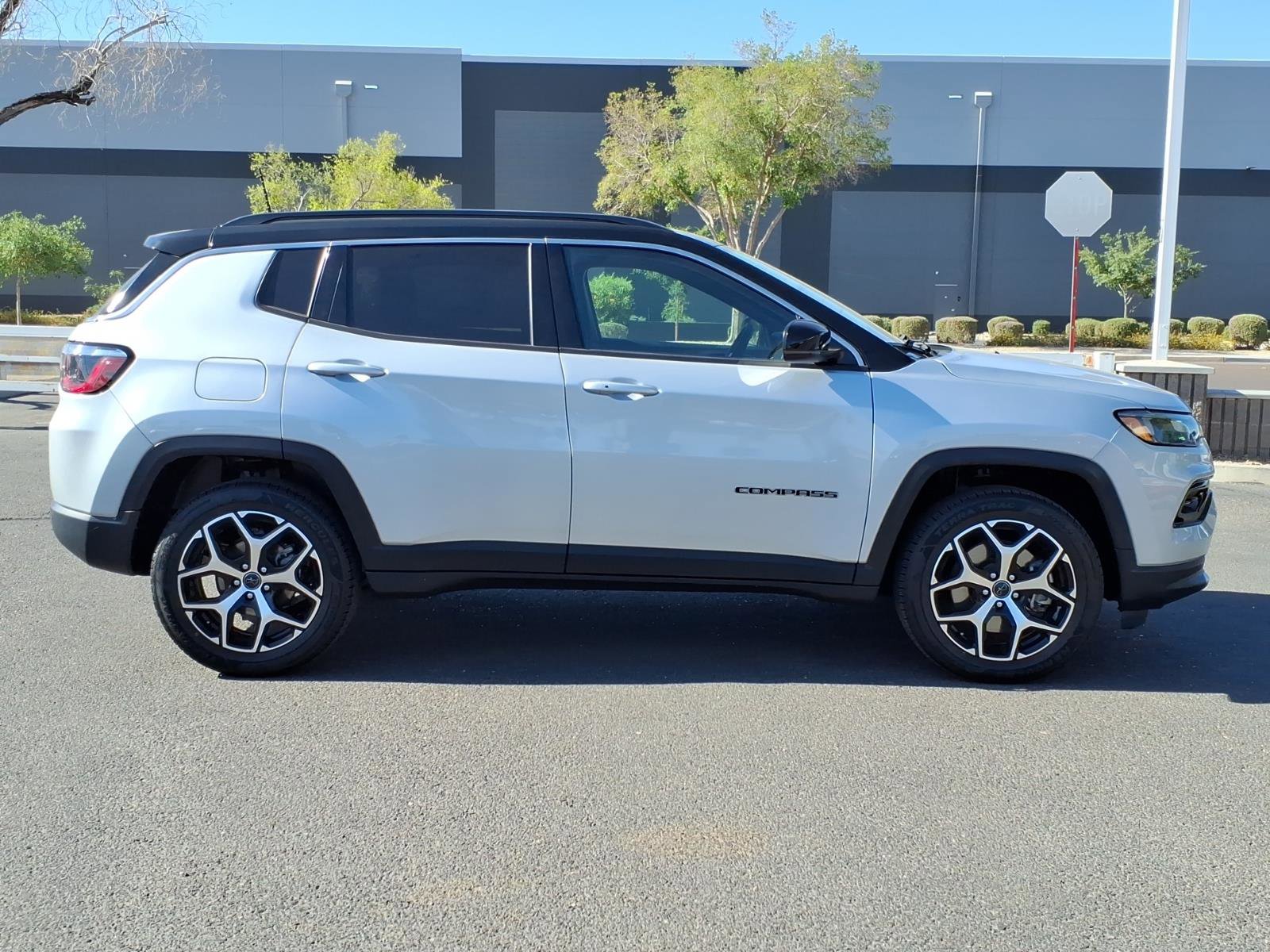 Used 2025 Jeep Compass Limited AWD/4WD image 6
