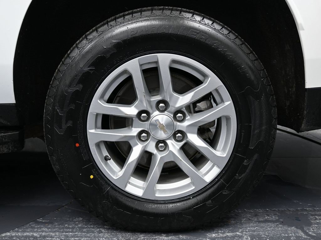 Used 2023 Chevrolet Suburban LT image 12