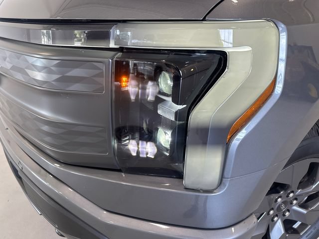 Used 2022 Ford F150 Lightning Lariat AWD/4WD image 9