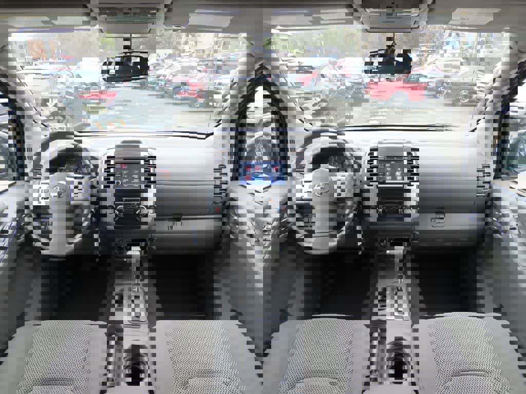 Used 2019 Nissan Frontier SV image 18