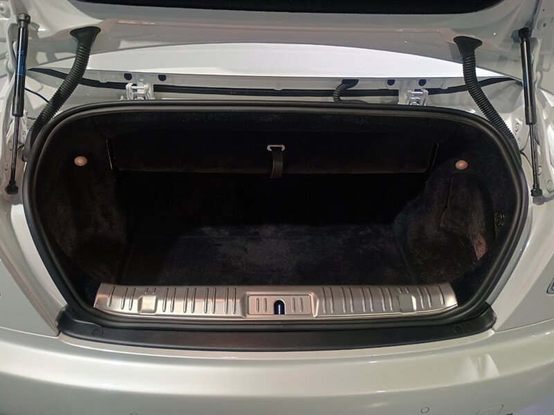 Used 2018 Rolls-Royce Dawn RWD image 25