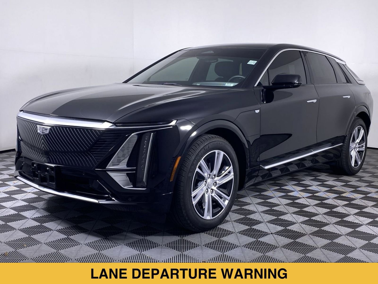 Used 2024 Cadillac Lyriq Tech RWD image 17